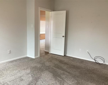 9104 Herringbone Drive - Photo Thumbnail 8
