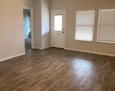 9104 Herringbone Drive - Photo Thumbnail 6