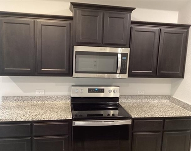 9104 Herringbone Drive - Photo Thumbnail 4