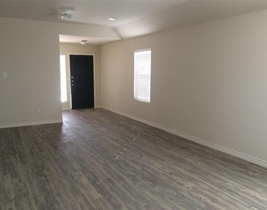 4208 Summersweet Lane - Photo Thumbnail 7
