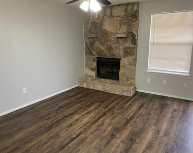 1604 Sun Valley Drive - Photo Thumbnail 9