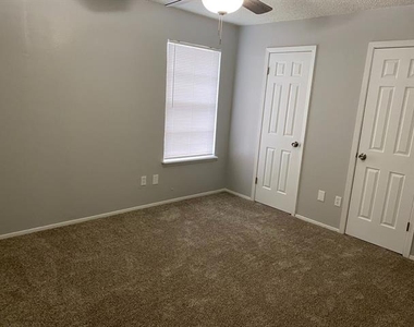 1604 Sun Valley Drive - Photo Thumbnail 6