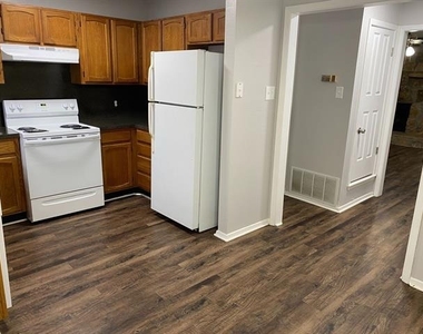1604 Sun Valley Drive - Photo Thumbnail 2