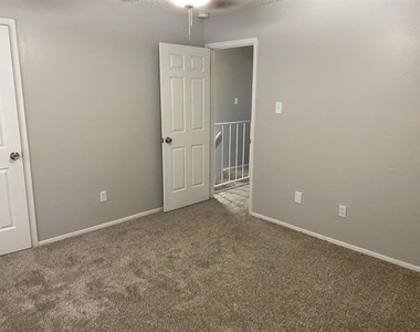 1604 Sun Valley Drive - Photo Thumbnail 5