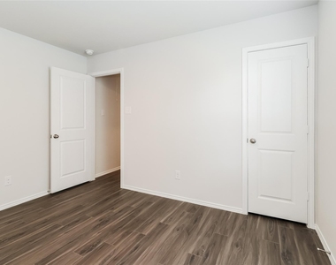 432 Woodhouse Way - Photo Thumbnail 12