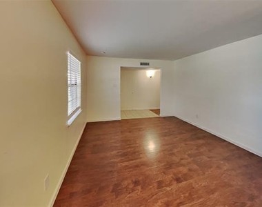 5045 Thompson Drive - Photo Thumbnail 5