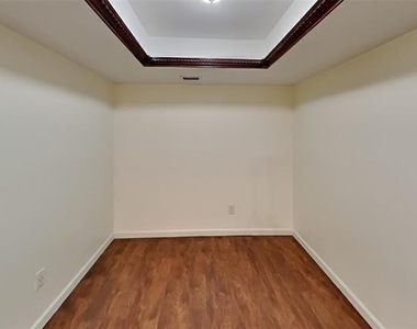 5045 Thompson Drive - Photo Thumbnail 4