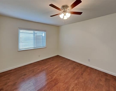 5045 Thompson Drive - Photo Thumbnail 13