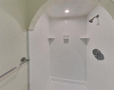 5045 Thompson Drive - Photo Thumbnail 10