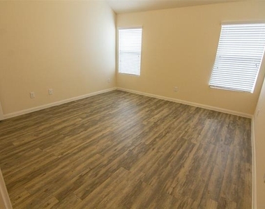 3924 Bonita Springs Drive - Photo Thumbnail 4