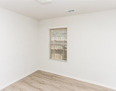 1607 Mark Lane - Photo Thumbnail 10