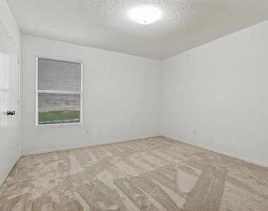 2508 Clear Brook Drive - Photo Thumbnail 14