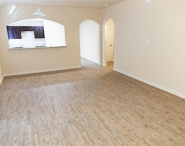 1607 Dove Circle - Photo Thumbnail 6