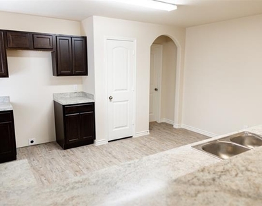 1607 Dove Circle - Photo Thumbnail 4