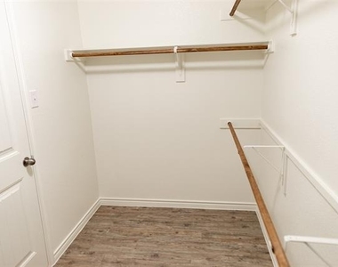 1607 Dove Circle - Photo Thumbnail 12