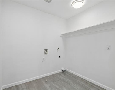 1312 Valley Street - Photo Thumbnail 6