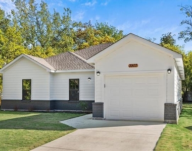 3907 Simonds Street - Photo Thumbnail 2