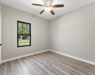 3907 Simonds Street - Photo Thumbnail 22