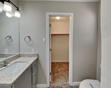 709 Stonebrooke Drive - Photo Thumbnail 9