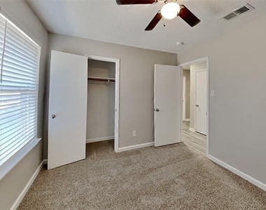 709 Stonebrooke Drive - Photo Thumbnail 14