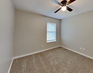709 Stonebrooke Drive - Photo Thumbnail 11