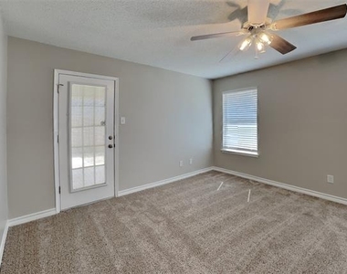 709 Stonebrooke Drive - Photo Thumbnail 7