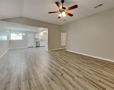 709 Stonebrooke Drive - Photo Thumbnail 2