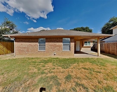 709 Stonebrooke Drive - Photo Thumbnail 17