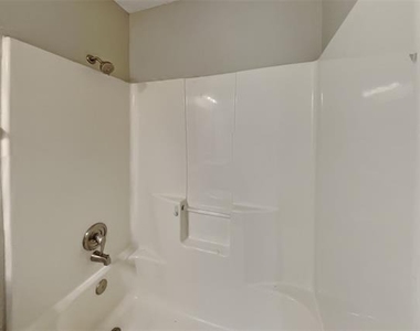 709 Stonebrooke Drive - Photo Thumbnail 16