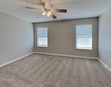 709 Stonebrooke Drive - Photo Thumbnail 6