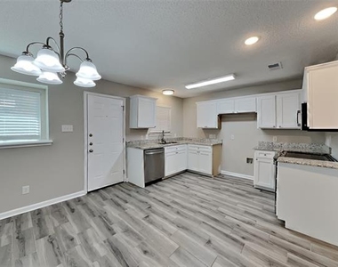 709 Stonebrooke Drive - Photo Thumbnail 4