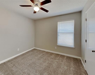 709 Stonebrooke Drive - Photo Thumbnail 13
