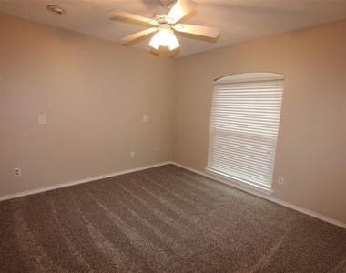 3504 Hilltop Lane - Photo Thumbnail 6
