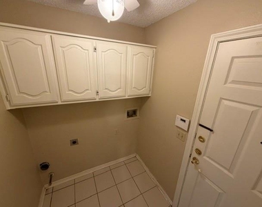 3504 Hilltop Lane - Photo Thumbnail 13
