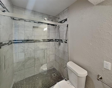 4212 Driscoll Drive - Photo Thumbnail 9