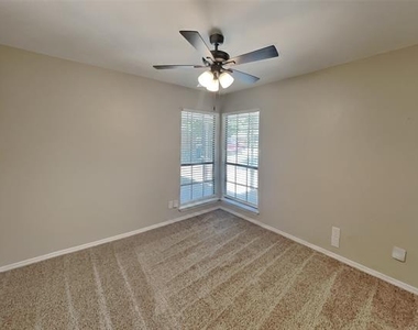4212 Driscoll Drive - Photo Thumbnail 12