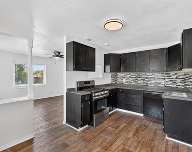 815 Wilson Drive - Photo Thumbnail 3