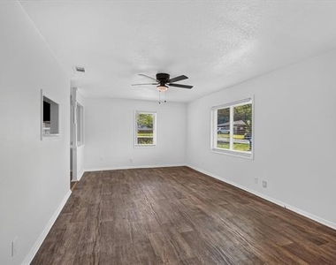 815 Wilson Drive - Photo Thumbnail 15