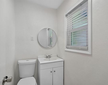 815 Wilson Drive - Photo Thumbnail 22
