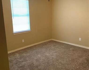 404 S Belknap Street - Photo Thumbnail 4