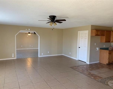 404 S Belknap Street - Photo Thumbnail 3