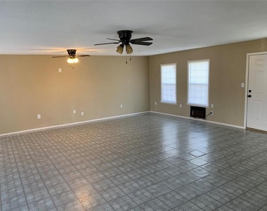 404 S Belknap Street - Photo Thumbnail 2