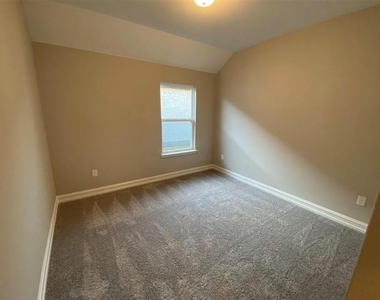 2816 Redbud Lane - Photo Thumbnail 22
