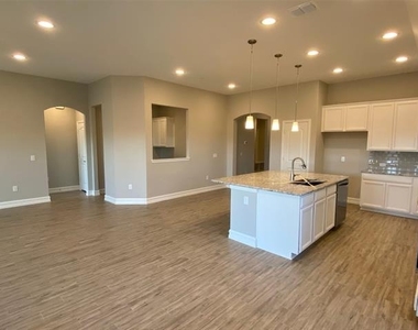 2816 Redbud Lane - Photo Thumbnail 14