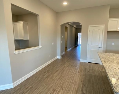 2816 Redbud Lane - Photo Thumbnail 15