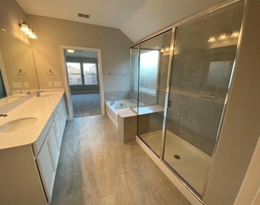 2816 Redbud Lane - Photo Thumbnail 23