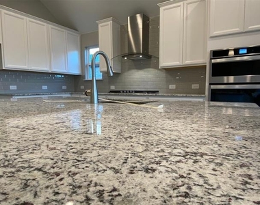 2816 Redbud Lane - Photo Thumbnail 8