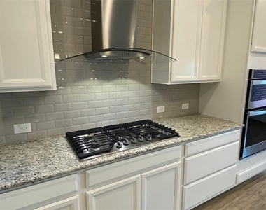2816 Redbud Lane - Photo Thumbnail 5