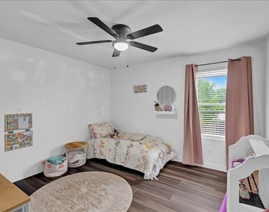 1110 Caroline Drive - Photo Thumbnail 34