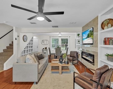 1110 Caroline Drive - Photo Thumbnail 9